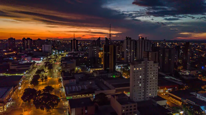 Vista urbana de Cascavel; fotografia de contexto, sem representação da Fundação Hospitalar São Lucas